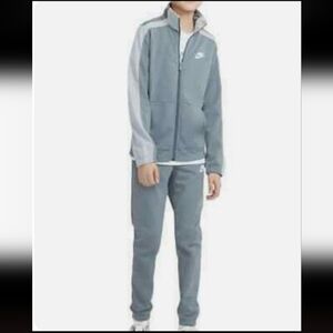 NWT Nike Sportswear (Kids) Unisex Grey 2 Piece Tracksuit Set (DD0324-084) Size S